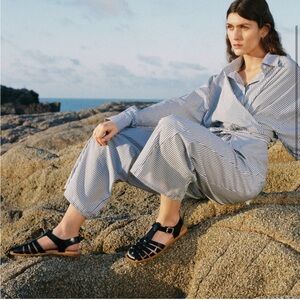 LOQ Rio Fisherman Sandal in Black Crinkle Patent